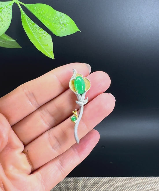 Load and play video in Gallery viewer, RealJade  18K Gold Genuine Imperial Jadeite Jade Pendant &amp;amp; Brooch with Diamonds
