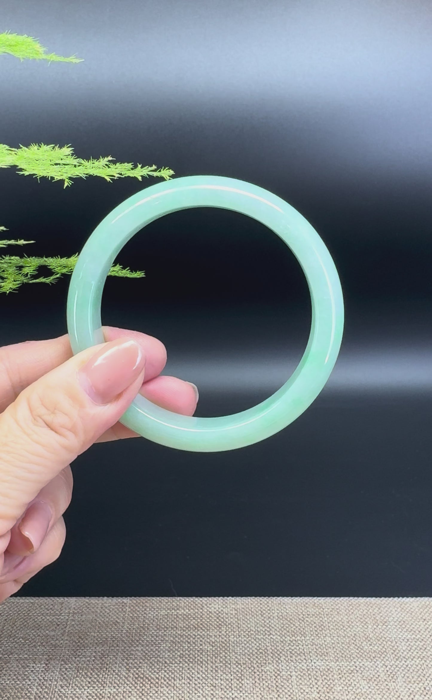Load and play video in Gallery viewer, Genuine Burmese Apple Green Jade Jadeite Bangle Bracelet ( 55.9mm )
