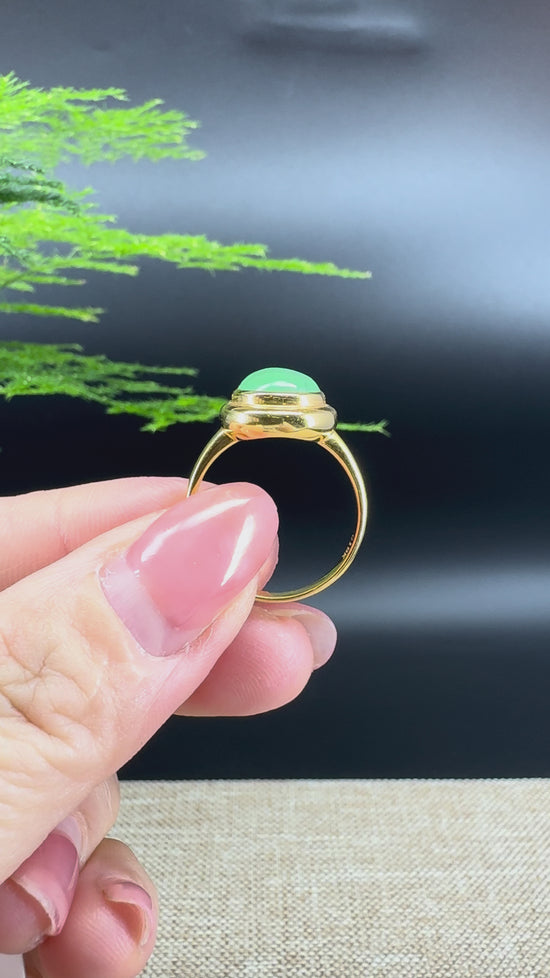 Load and play video in Gallery viewer, RealJade® &amp;quot;Signature Signet&amp;quot; 18K Yellow Gold Green Jadeite Jade Classic Ring
