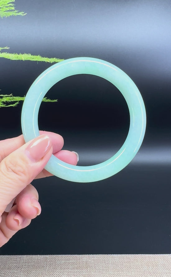 Load and play video in Gallery viewer, Genuine Burmese Green Jade Jadeite Bangle Bracelet (59.8mm)
