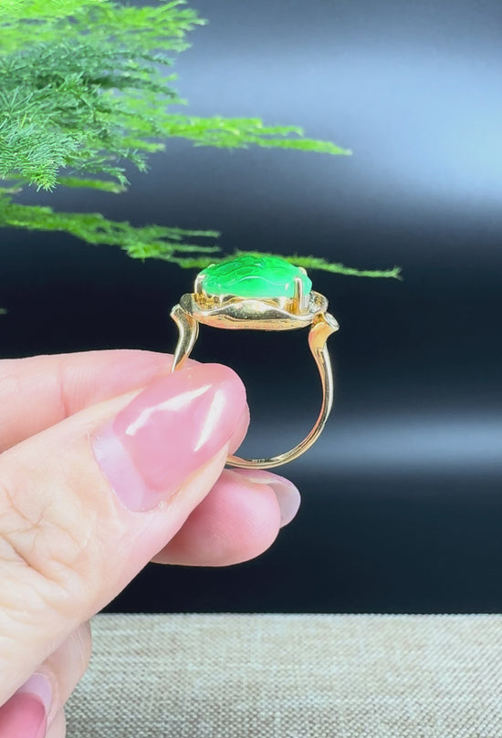Load and play video in Gallery viewer, RealJade® &amp;quot;Signature Signet&amp;quot; 18K Yellow Gold Icy Green Jadeite Jade Lotus Leaf Ring
