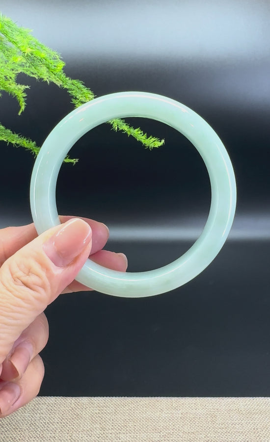 Load and play video in Gallery viewer, Genuine Burmese Apple Green Jade Jadeite Bangle Bracelet ( 58.5mm )
