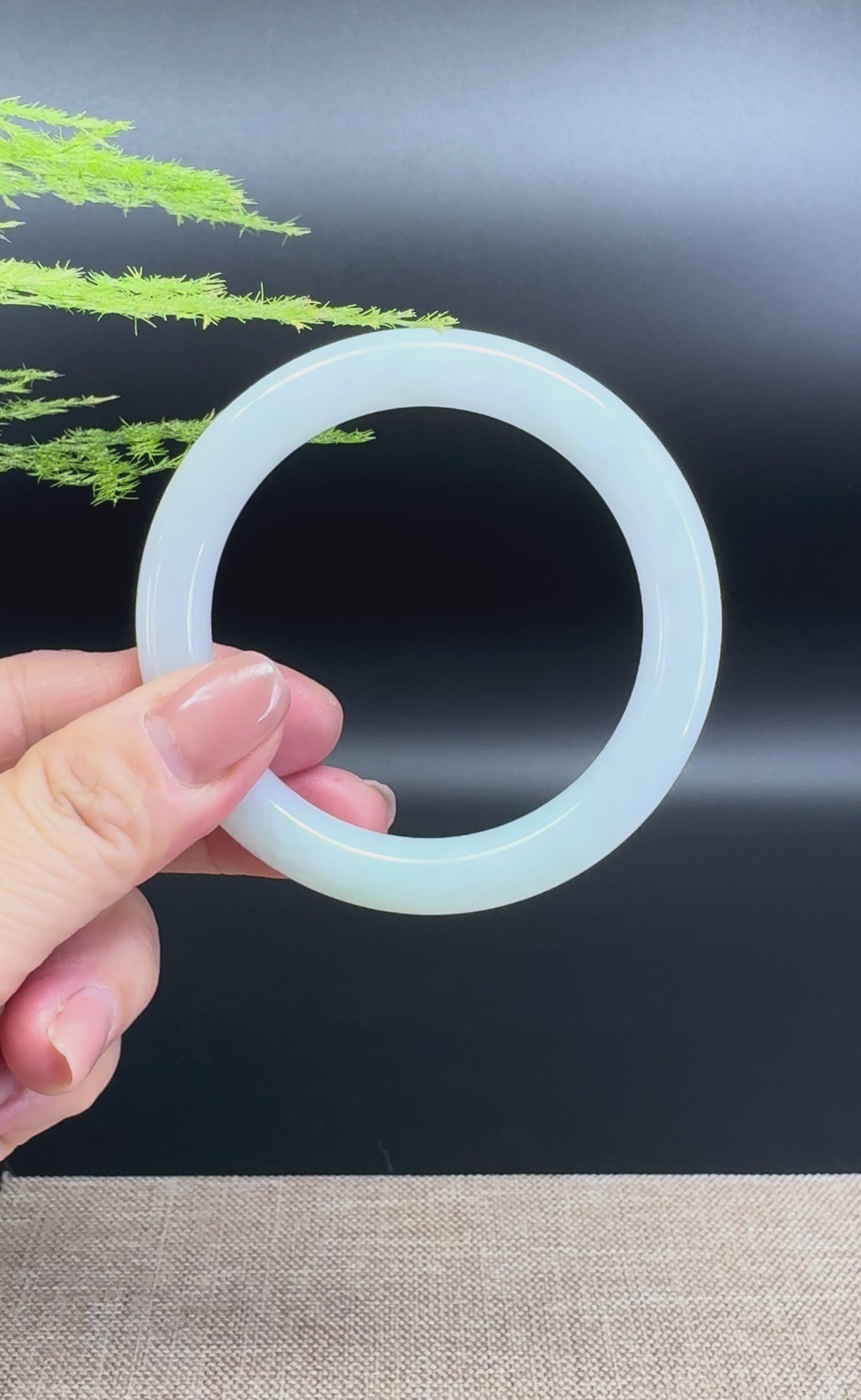 Load and play video in Gallery viewer, Genuine Burmese Green Jade Jadeite Bangle Bracelet ( 54.7mm )
