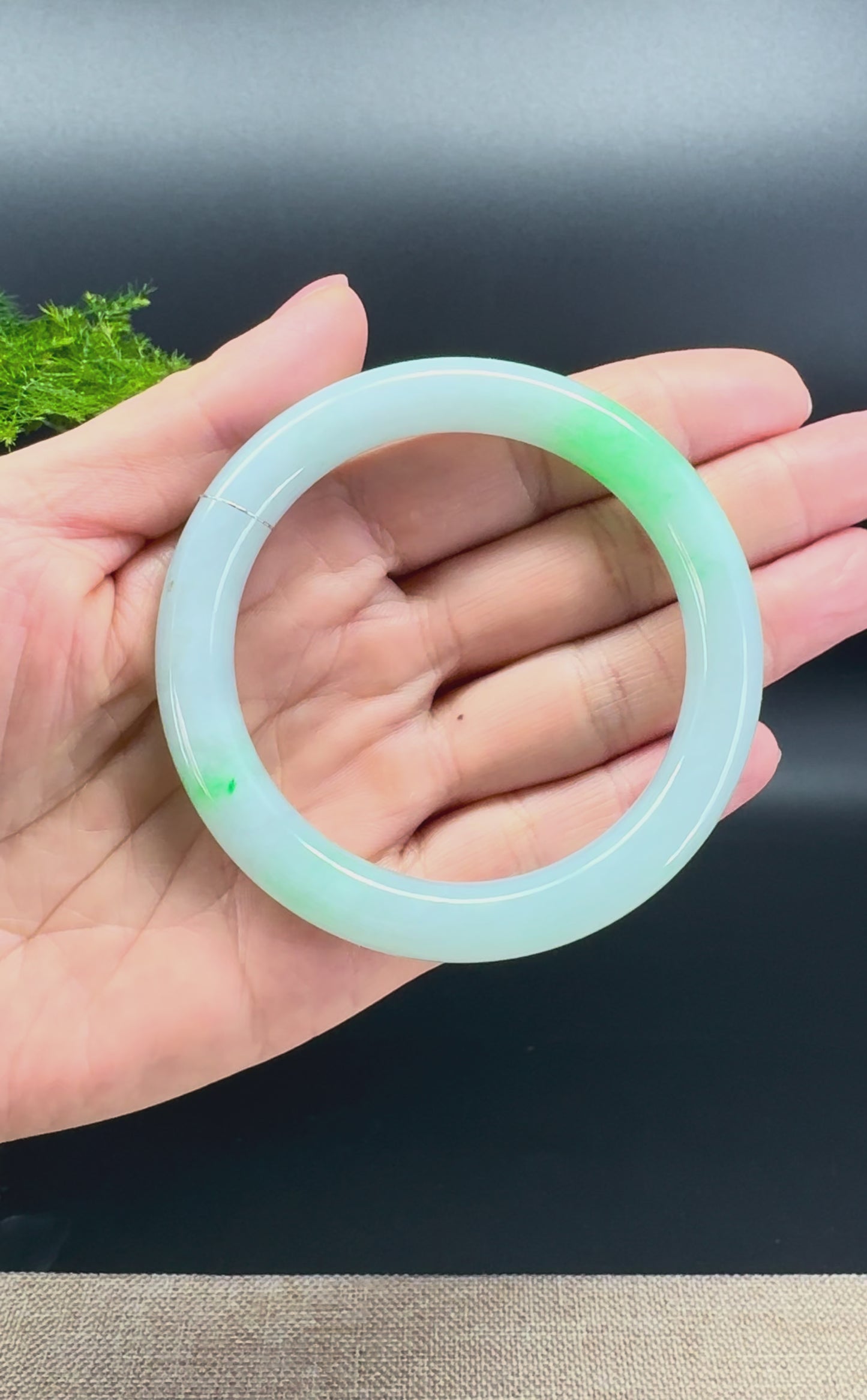Load and play video in Gallery viewer, Genuine Burmese Spicy Green Jade Jadeite Bangle Bracelet (55.4mm)

