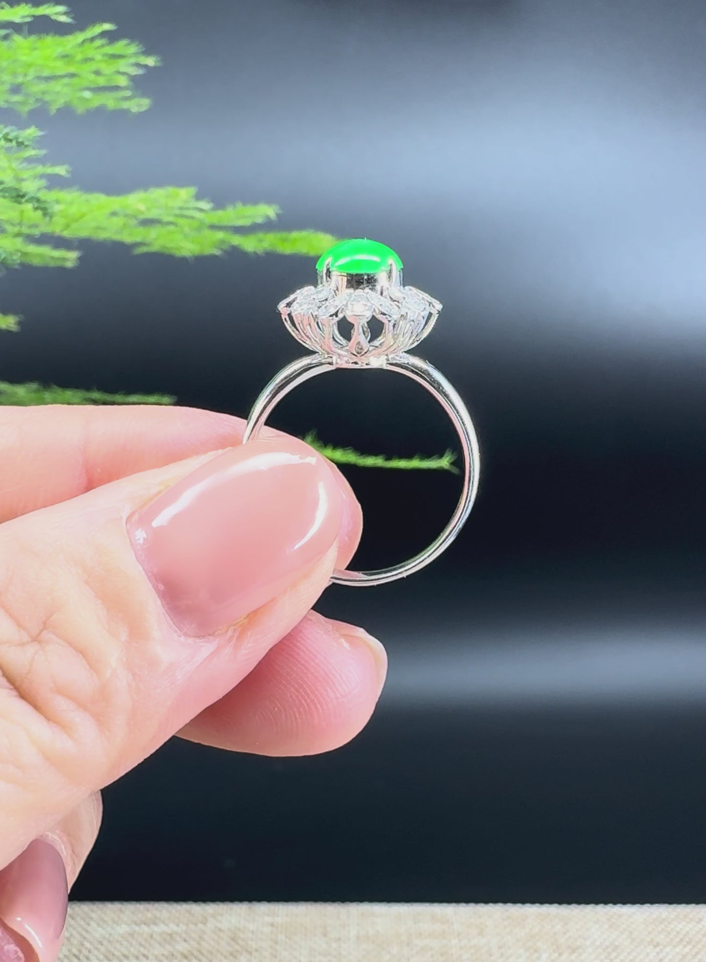 Load and play video in Gallery viewer, RealJade® &amp;quot;Signature Signet&amp;quot; 18K White Gold Imperial Green Jadeite Jade Ring
