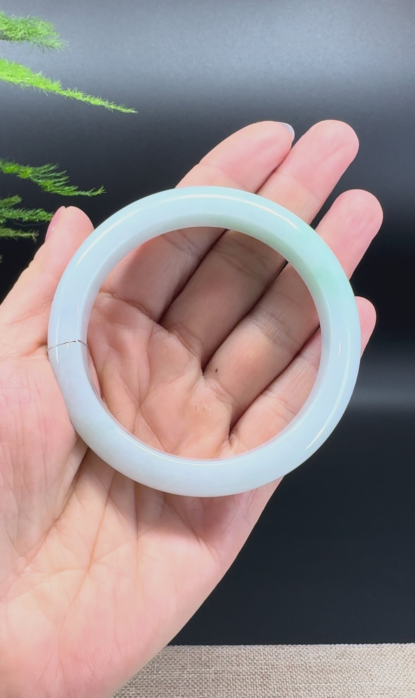 Load and play video in Gallery viewer, Genuine Burmese Green Jade Jadeite Bangle Bracelet ( 56.4mm )
