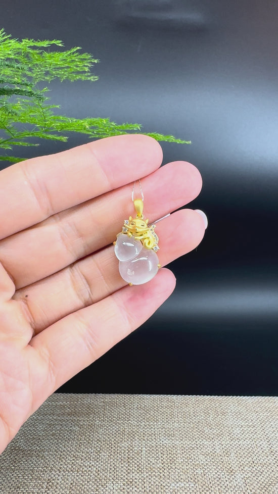 Load and play video in Gallery viewer, RealJade® Co. Genuine Icy Jadeite Jade Good Luck Hulu Bottle Gourd Necklace With 18K Yellow Gold Bail
