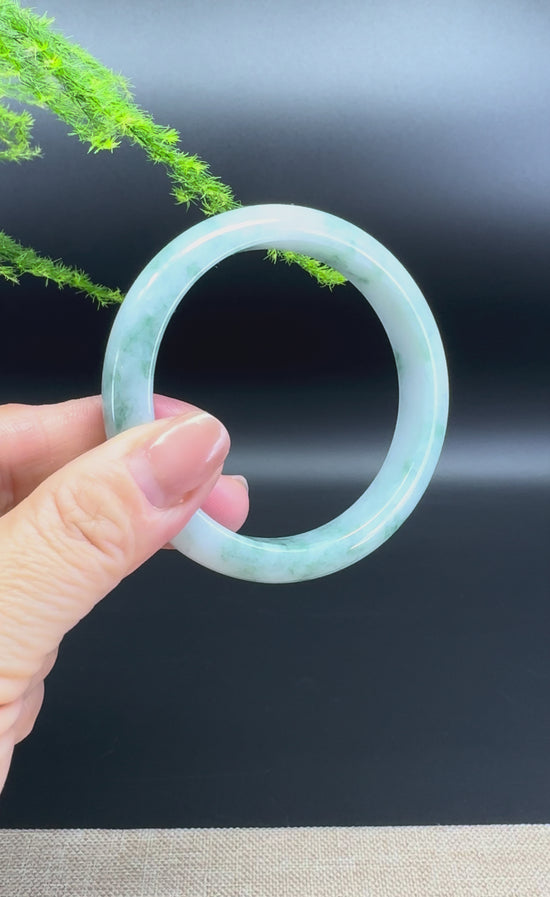 Load and play video in Gallery viewer, Genuine Burmese Green Jade Jadeite Bangle Bracelet ( 57mm )
