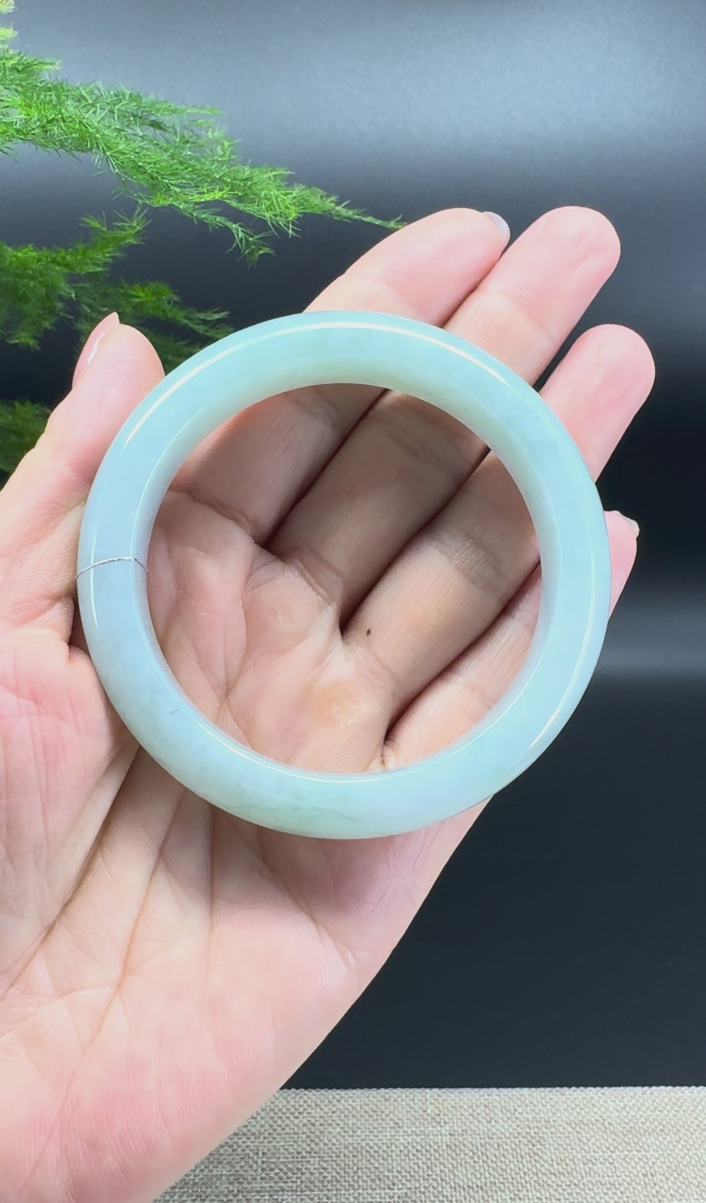 Load and play video in Gallery viewer, Genuine Burmese Green Jade Jadeite Bangle Bracelet ( 54.8mm )
