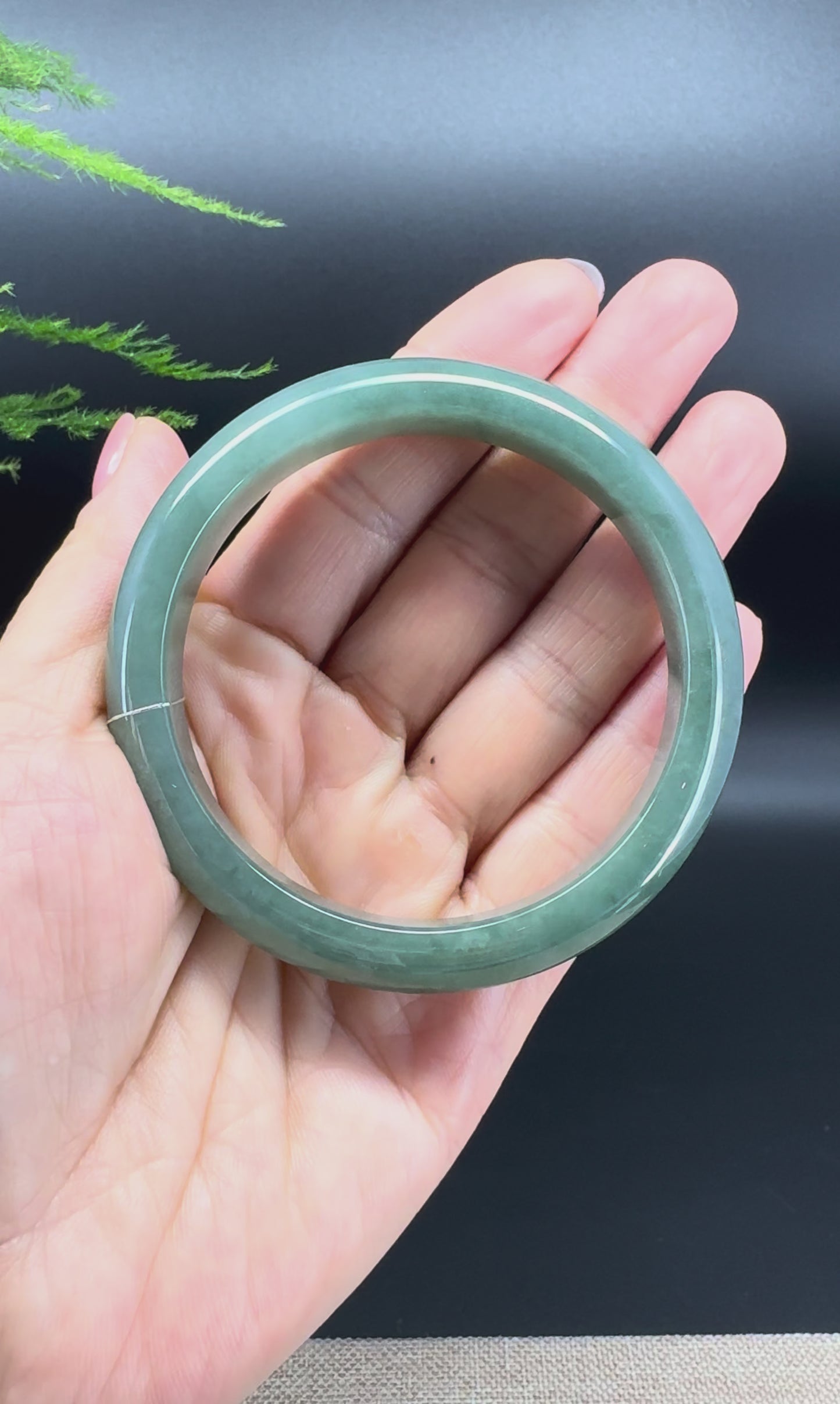Load and play video in Gallery viewer, Genuine Burmese Green Jade Jadeite Bangle Bracelet (57.9mm)
