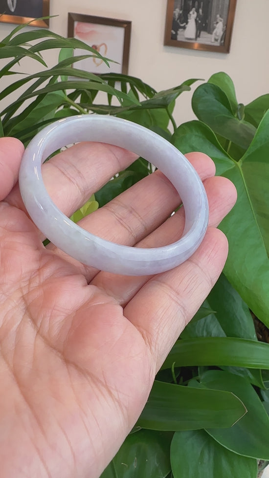Load and play video in Gallery viewer, High-quality Lavender Natural Burmese Jadeite Jade Oval Bangle (54.40mm ) #T021

