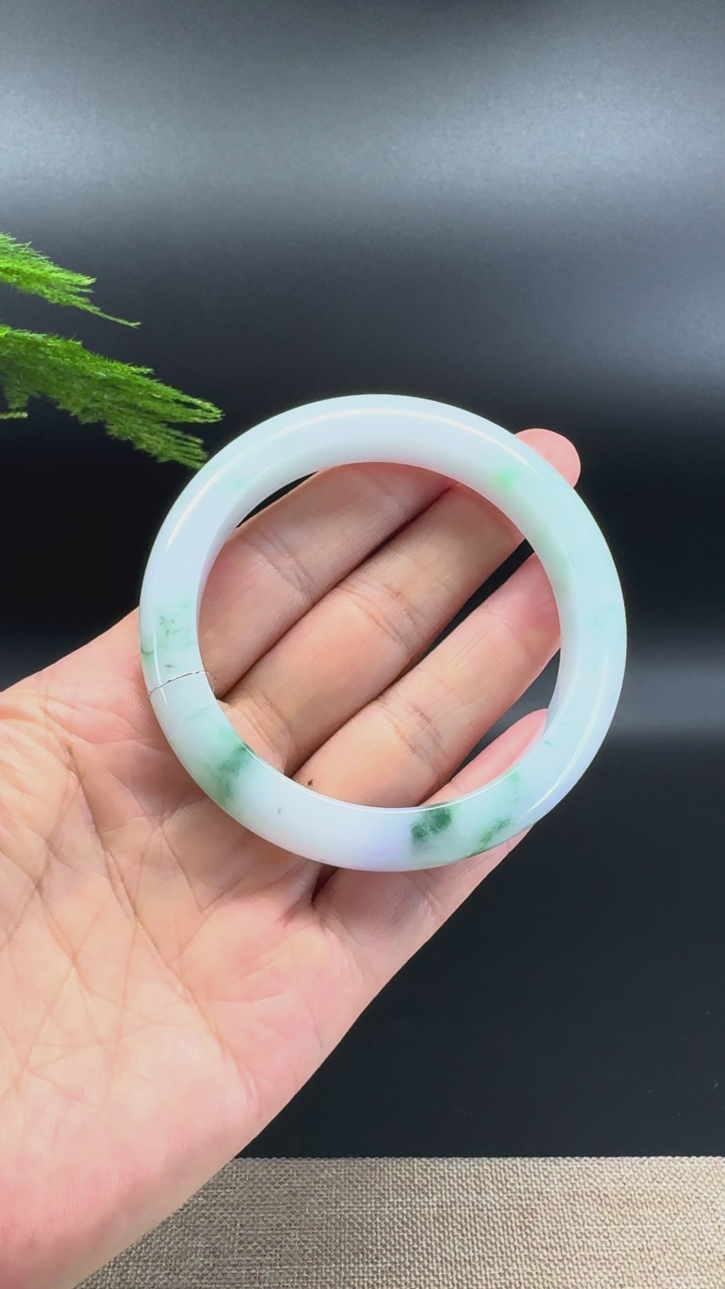 Load and play video in Gallery viewer, Genuine Burmese Green Flower Jade Jadeite Bangle Bracelet ( 56.7mm )
