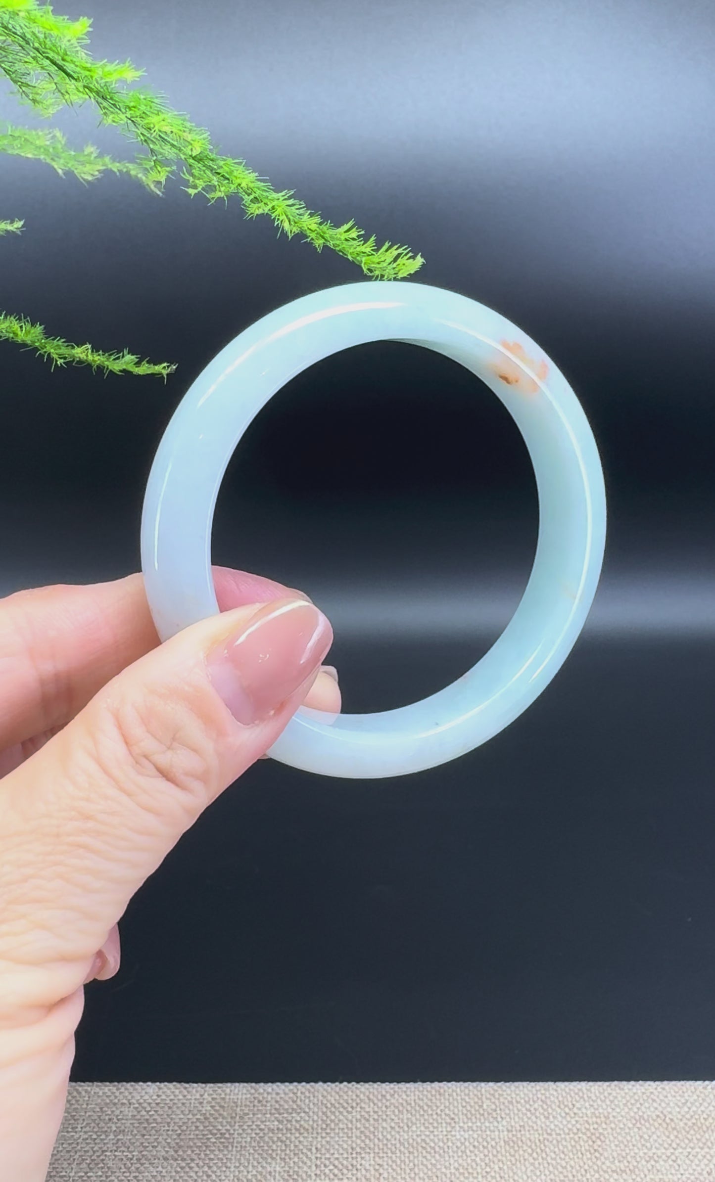 Load and play video in Gallery viewer, Genuine Burmese Green Jade Jadeite Bangle Bracelet ( 56.2mm )
