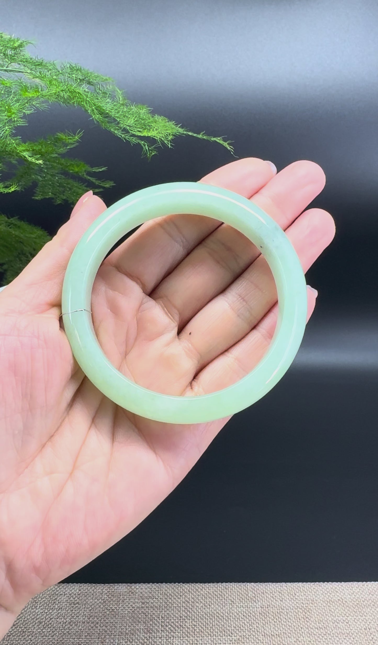 Load and play video in Gallery viewer, Genuine Burmese Green Jade Jadeite Bangle Bracelet (58.6mm)

