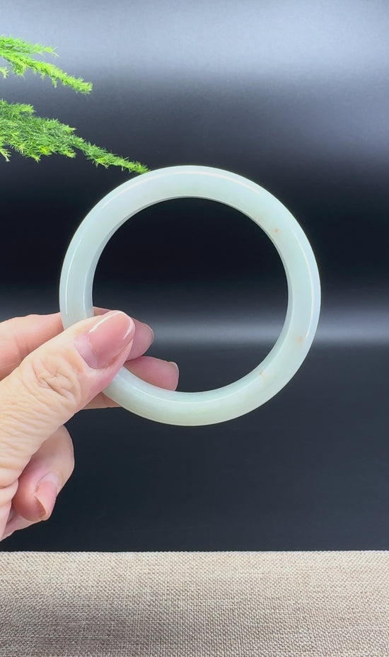 Load and play video in Gallery viewer, Genuine Burmese Apple Green Jade Jadeite Bangle Bracelet ( 59.3mm )
