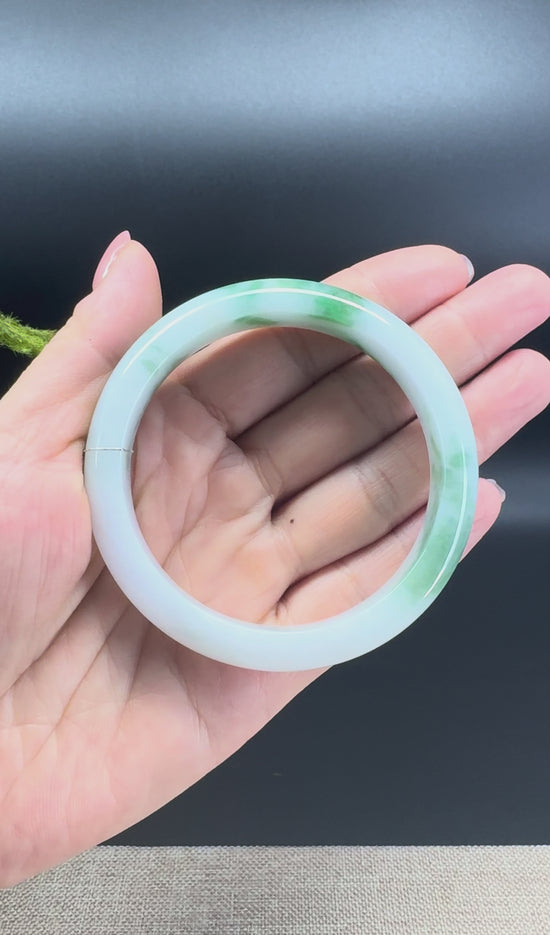 Load and play video in Gallery viewer, Genuine Burmese White Green Jade Jadeite Bangle Bracelet ( 57.2mm )

