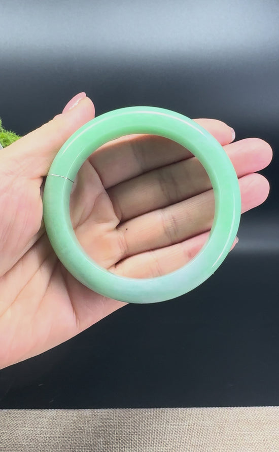 Load and play video in Gallery viewer, Genuine Burmese Green Jade Jadeite Bangle Bracelet (58.7mm)
