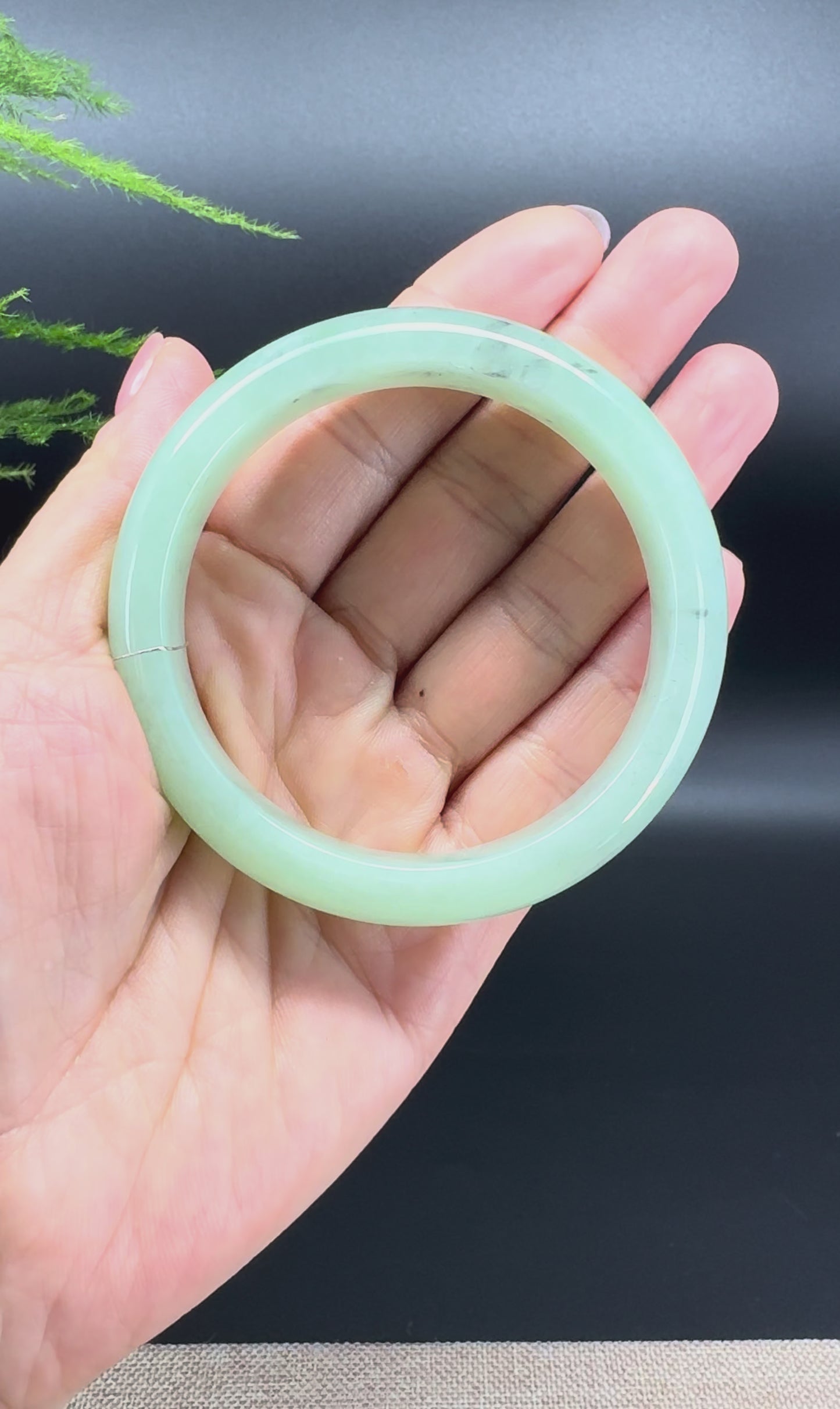 Load and play video in Gallery viewer, Genuine Burmese Green Jade Jadeite Bangle Bracelet (57.5mm)
