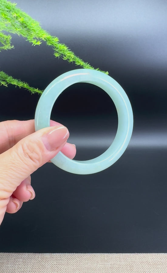 Load and play video in Gallery viewer, Genuine Burmese  Apple Green Jade Jadeite Bangle Bracelet ( 57mm )

