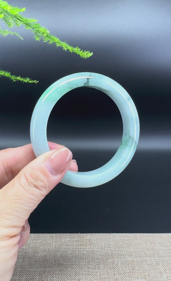 Load and play video in Gallery viewer, Genuine Burmese Green Jade Jadeite Bangle Bracelet ( 56.8mm )
