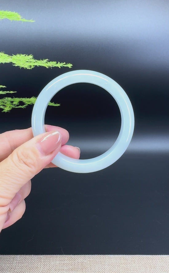 Load and play video in Gallery viewer, Genuine Burmese Green Jade Jadeite Bangle Bracelet ( 54mm )
