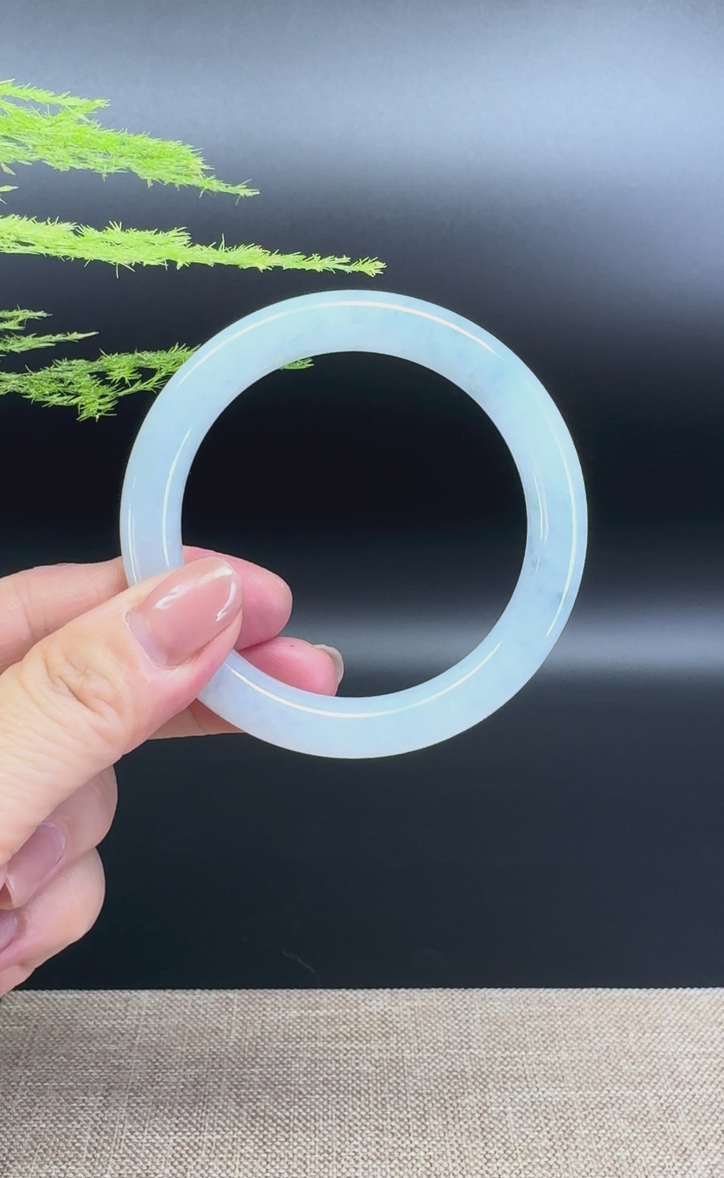 Load and play video in Gallery viewer, Genuine Burmese Green Jade Jadeite Bangle Bracelet ( 54.3mm )
