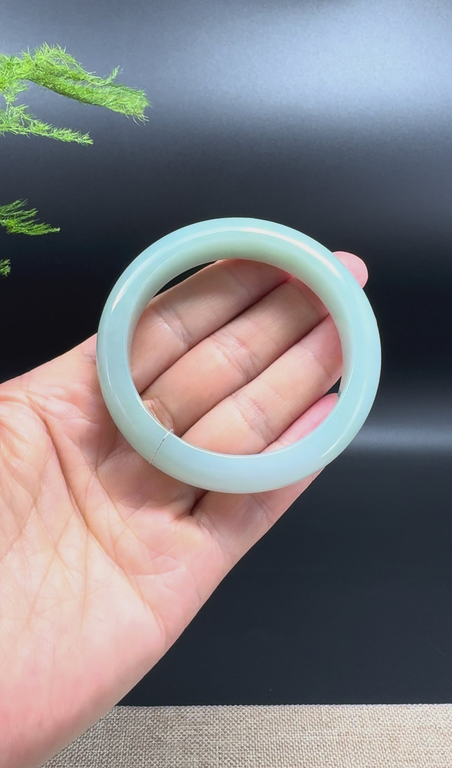Load and play video in Gallery viewer, Genuine Burmese Green Jade Jadeite Bangle Bracelet ( 53.7mm )
