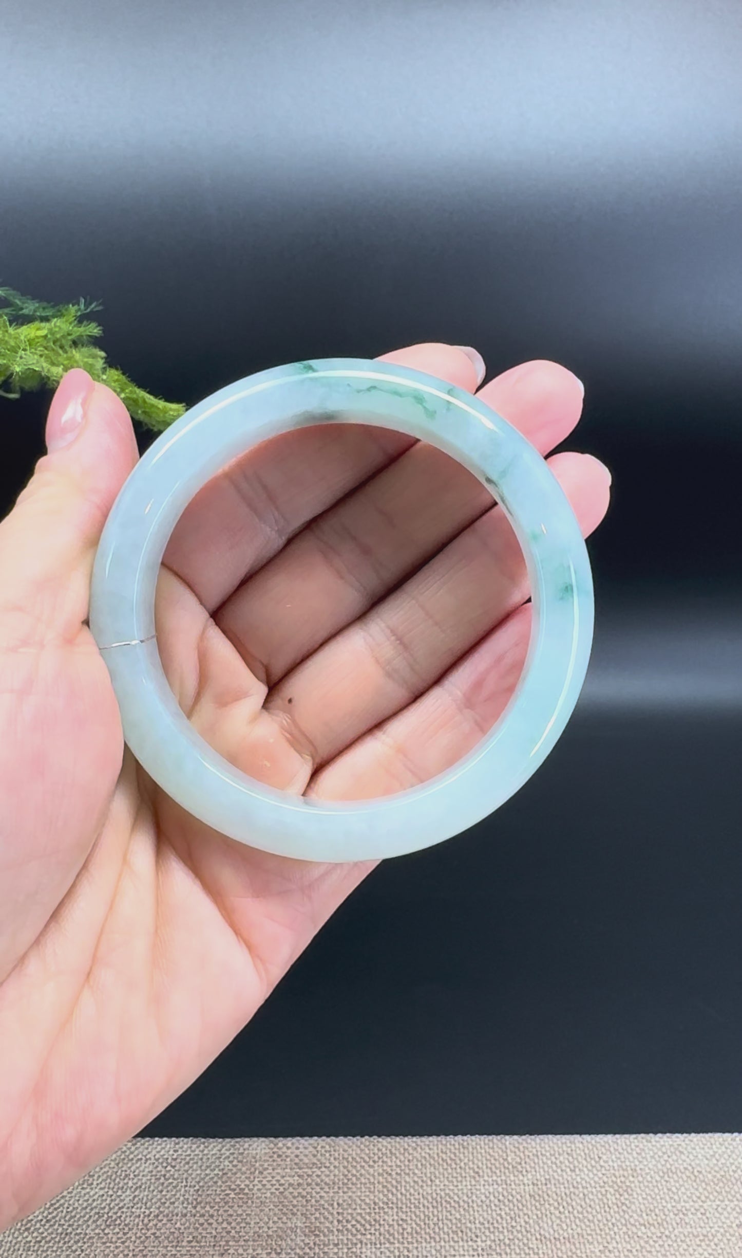 Load and play video in Gallery viewer, Genuine Burmese Green Jade Jadeite Bangle Bracelet (58.2mm)
