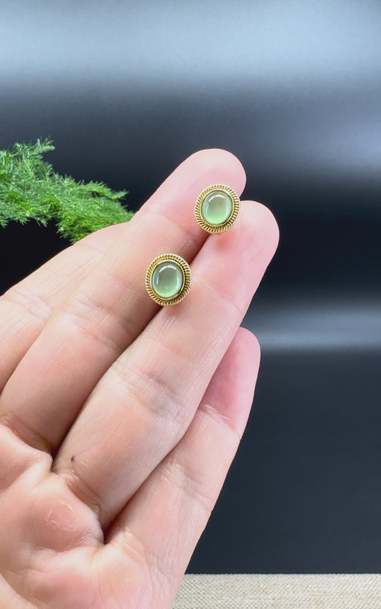 Load and play video in Gallery viewer, RealJade® 18k Yellow Gold Apple Green Jadeite Jade Oval Earrings
