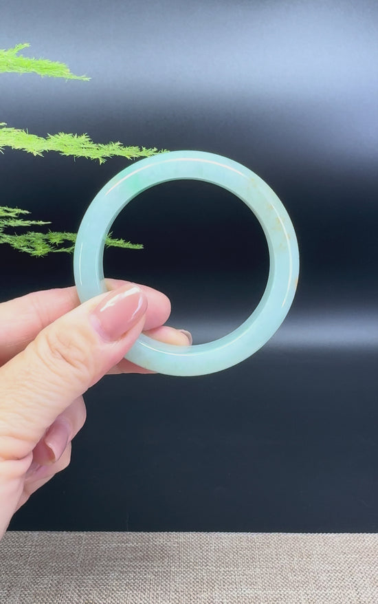 Load and play video in Gallery viewer, Genuine Burmese Green Jade Jadeite Bangle Bracelet (51.6mm)
