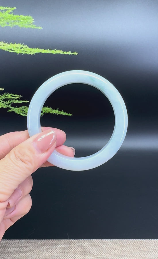 Load and play video in Gallery viewer, Genuine Burmese Green Jade Jadeite Bangle Bracelet ( 54.4mm )
