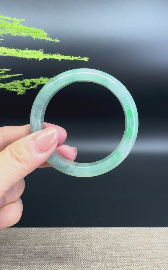 Load and play video in Gallery viewer, Genuine Burmese Green Jade Jadeite Bangle Bracelet ( 54mm )
