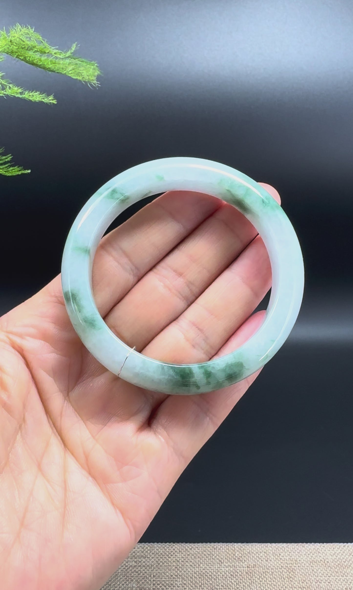 Load and play video in Gallery viewer, Genuine Burmese Green Jade Jadeite Bangle Bracelet ( 53.7mm )
