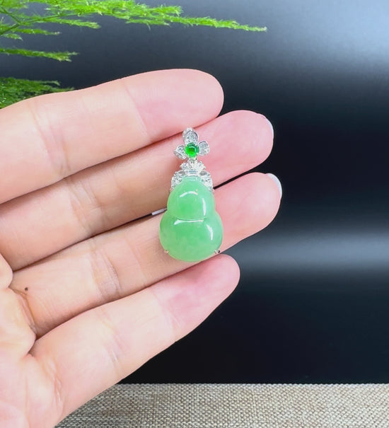 Load and play video in Gallery viewer, RealJade® Co. Genuine Green Jadeite Jade Good Luck Hulu Bottle Gourd Necklace With 18K White Gold Bail
