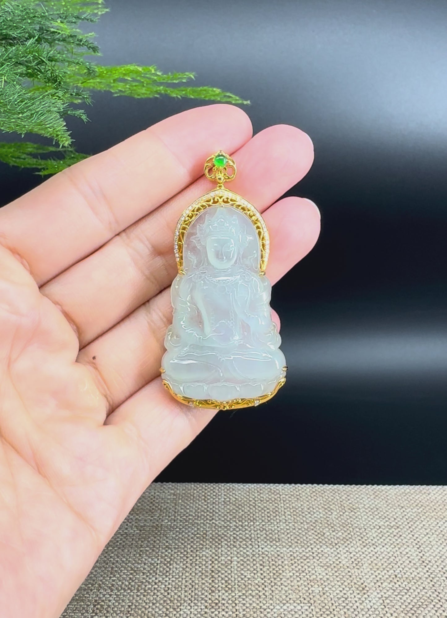 Load and play video in Gallery viewer, RealJade® 18K Yellow Gold Genuine Luxury Icy Jadeite Jade Guanyin Pendant Necklace With Diamonds
