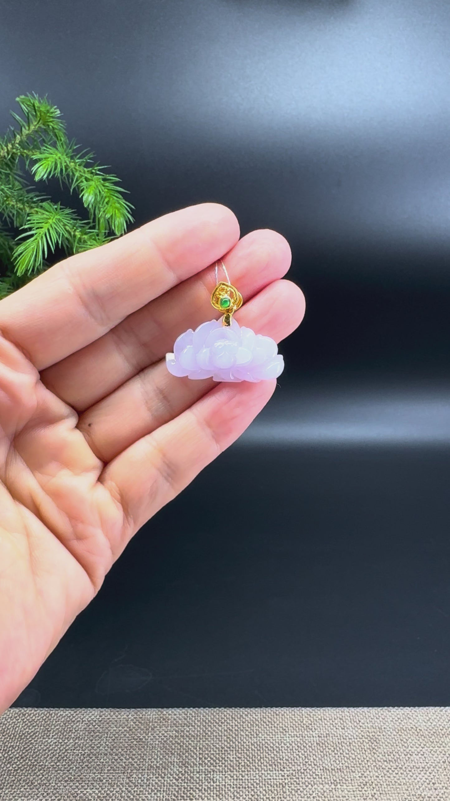 Natural 18K Yellow Gold Burmese Light Lavender Jadeite Jade Lotus Flower Pendant Necklace