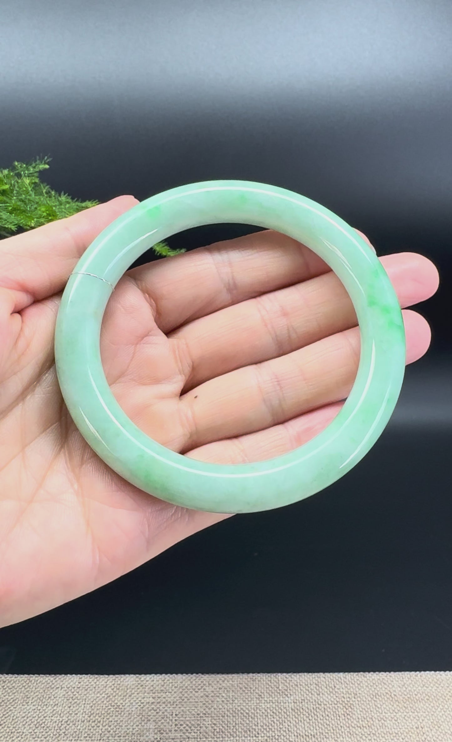 Load and play video in Gallery viewer, Genuine Burmese Green Jade Jadeite Bangle Bracelet (61mm)
