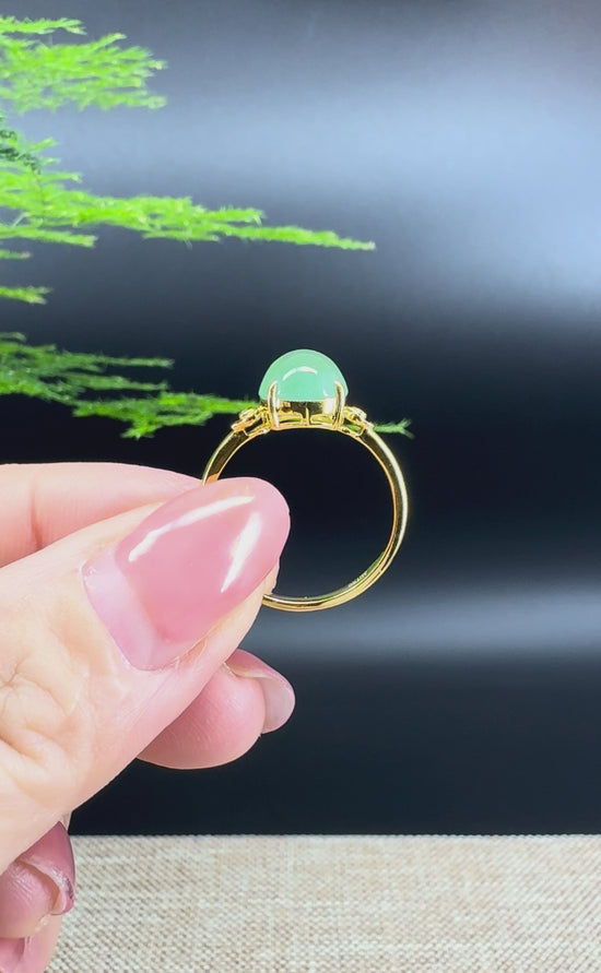 Load and play video in Gallery viewer, RealJade® &amp;quot;Signature Signet&amp;quot; 18K Yellow Gold Apple Green Jadeite Jade Diamonds  Ring
