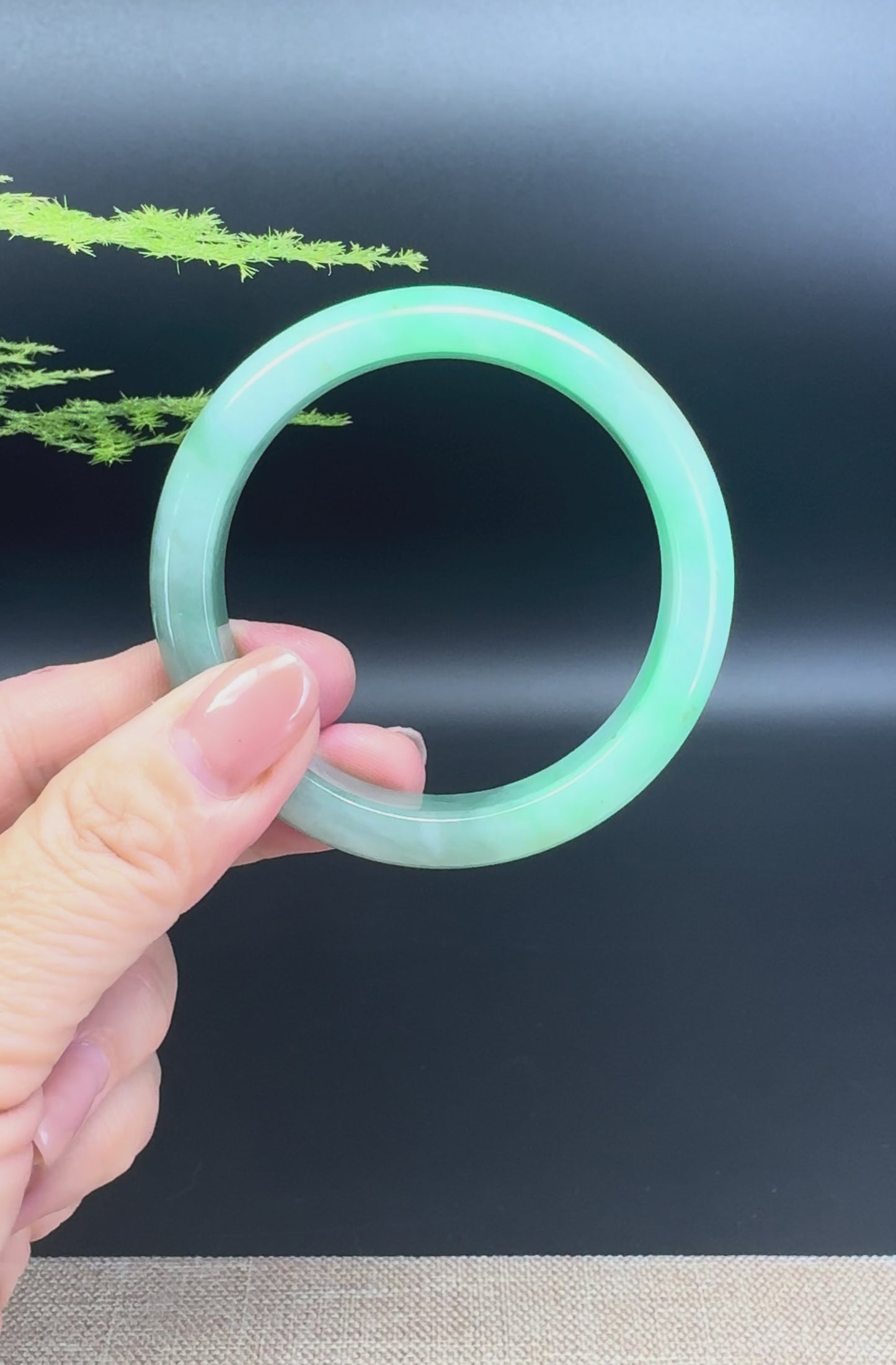 Load and play video in Gallery viewer, Genuine Burmese Green Jade Jadeite Bangle Bracelet (53.6mm)
