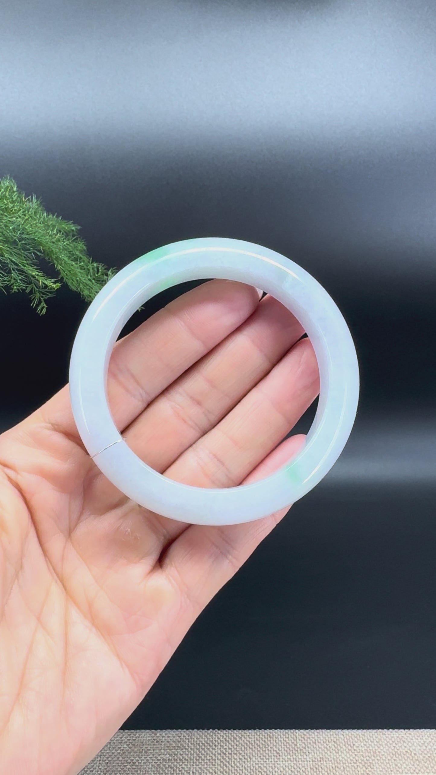 Load and play video in Gallery viewer, Genuine Burmese Light Lavender Green Jade Jadeite Bangle Bracelet ( 54.3mm )
