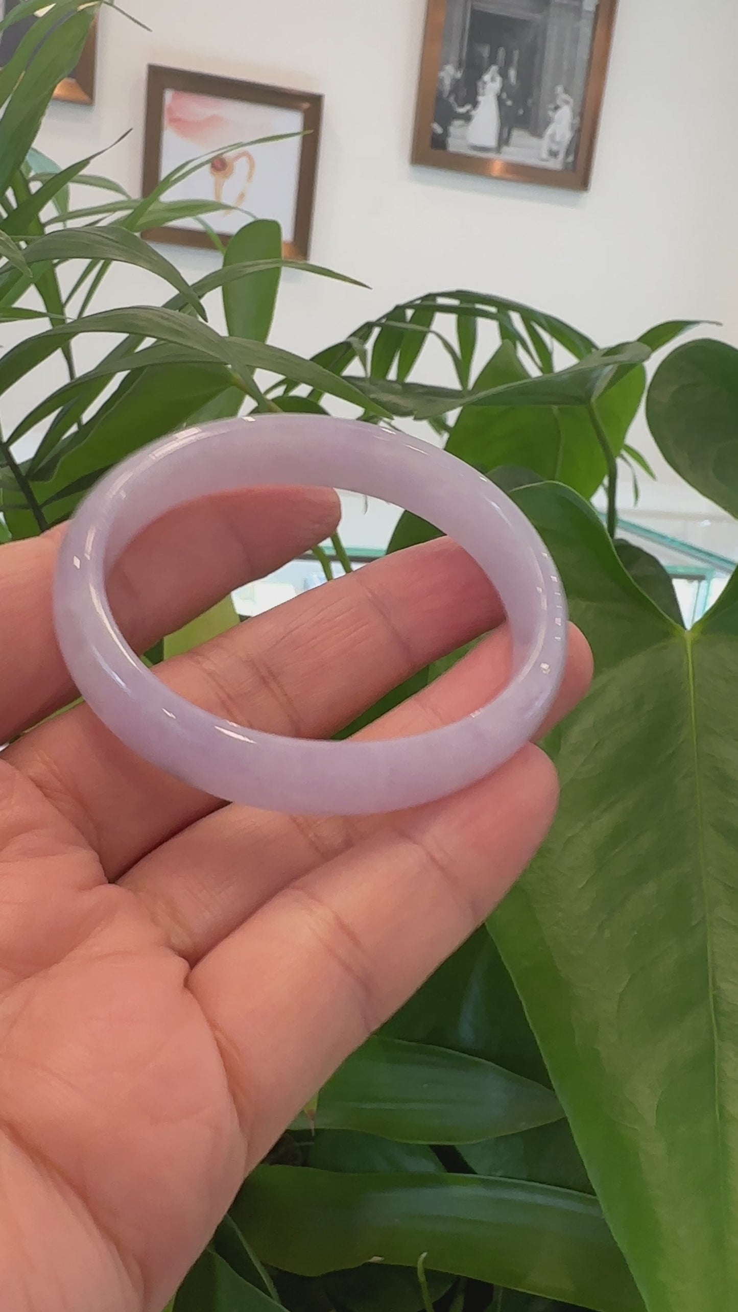 Load and play video in Gallery viewer, High-quality Lavender Natural Burmese Jadeite Jade Oval Bangle (53.38 mm ) #T014
