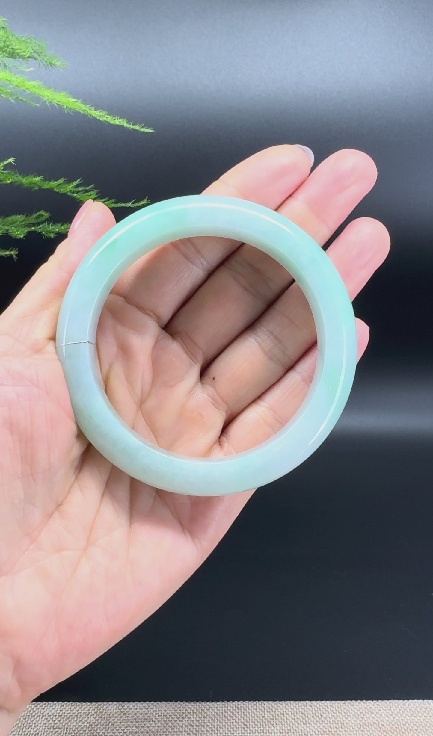 Load and play video in Gallery viewer, Genuine Burmese Apple Green Jade Jadeite Bangle Bracelet ( 57.3mm )
