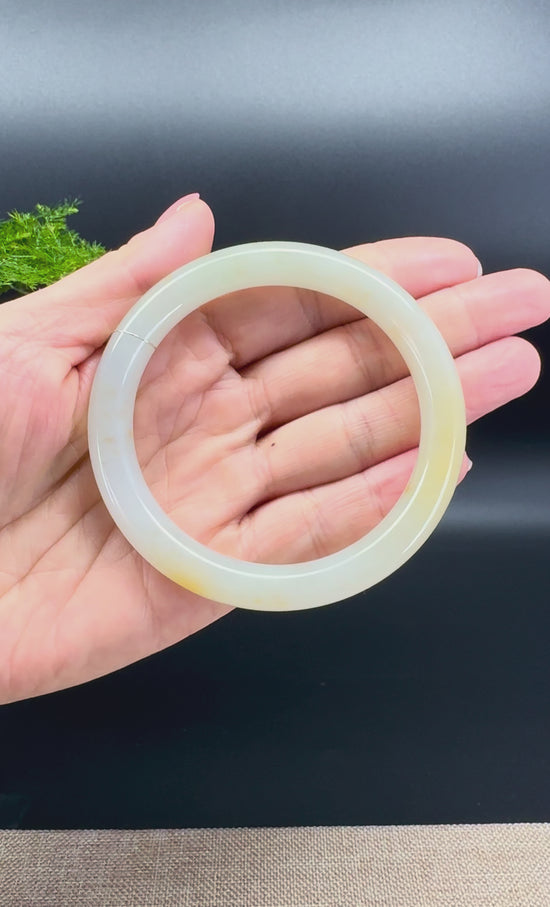 Load and play video in Gallery viewer, High end Burmese Icy Yellow Jade Jadeite Bangle Bracelet ( 59.2mm )
