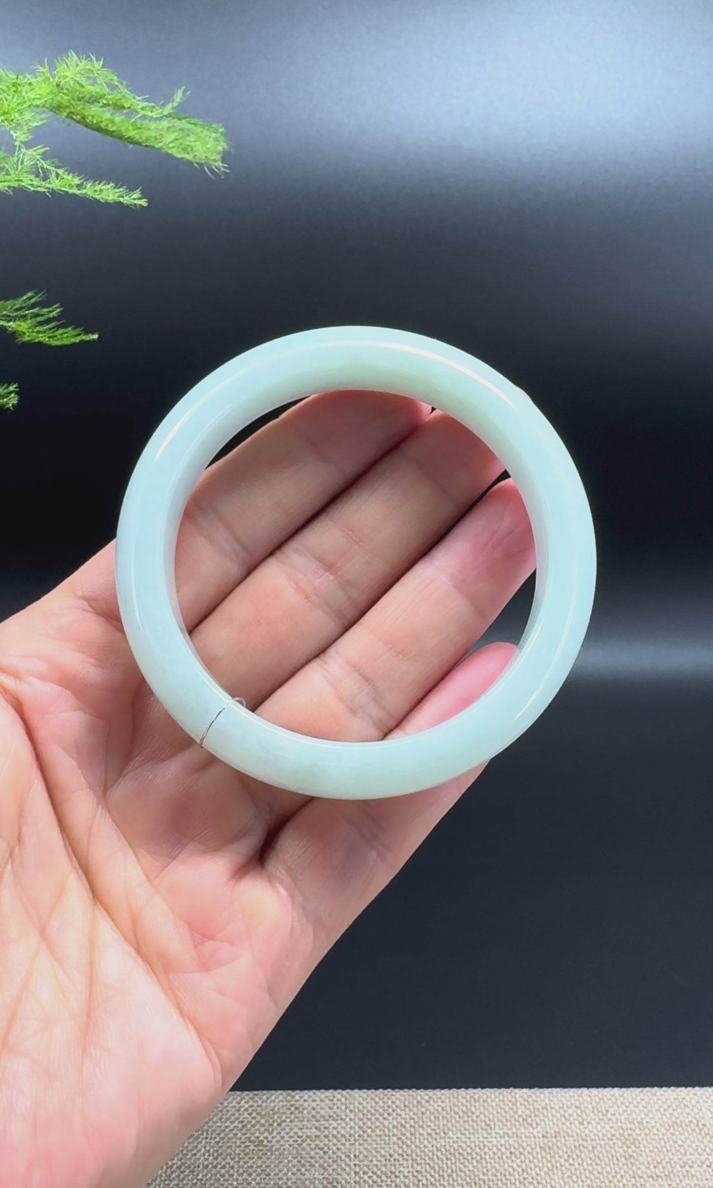 Load and play video in Gallery viewer, Genuine Burmese Green Jade Jadeite Bangle Bracelet ( 54.5mm )
