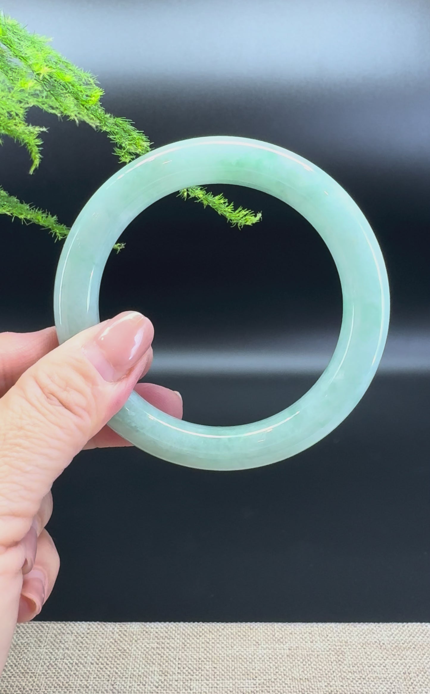 Load and play video in Gallery viewer, Genuine Burmese Green Jade Jadeite Bangle Bracelet (58.4mm)
