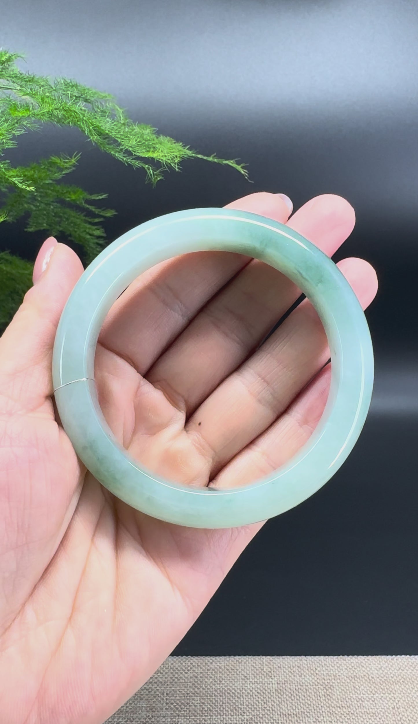 Load and play video in Gallery viewer, Genuine Burmese Green Jade Jadeite Bangle Bracelet ( 59.3mm )
