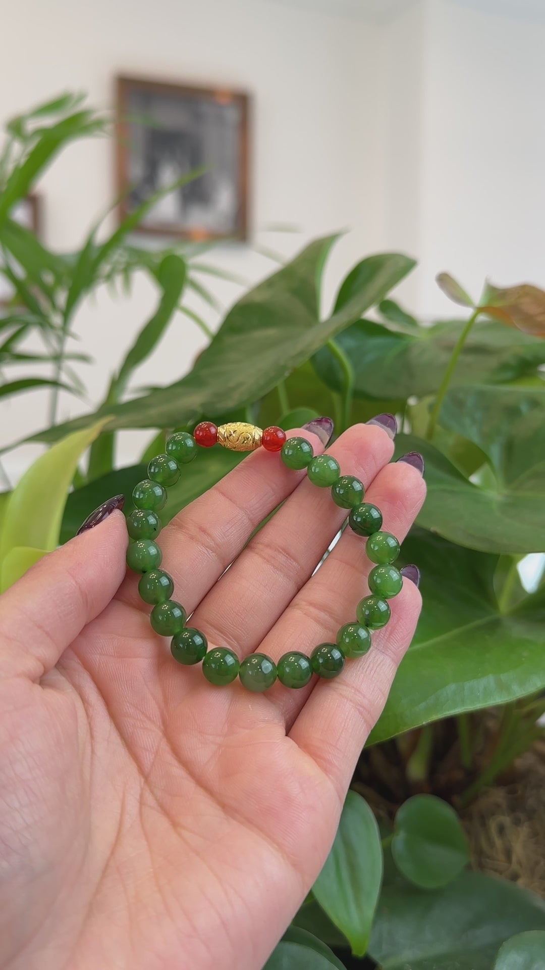 Load and play video in Gallery viewer, RealJade® Co. RealJade® Co. Natural Green Nephrite Jade Round Beads Bracelet 24K Pure Yellow Gold Oval Star Charm ( 8 mm )
