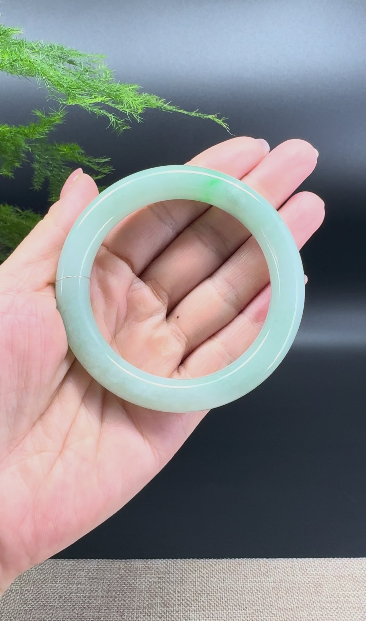 Load and play video in Gallery viewer, Genuine Burmese Apple Green Jade Jadeite Bangle Bracelet ( 55.9mm )

