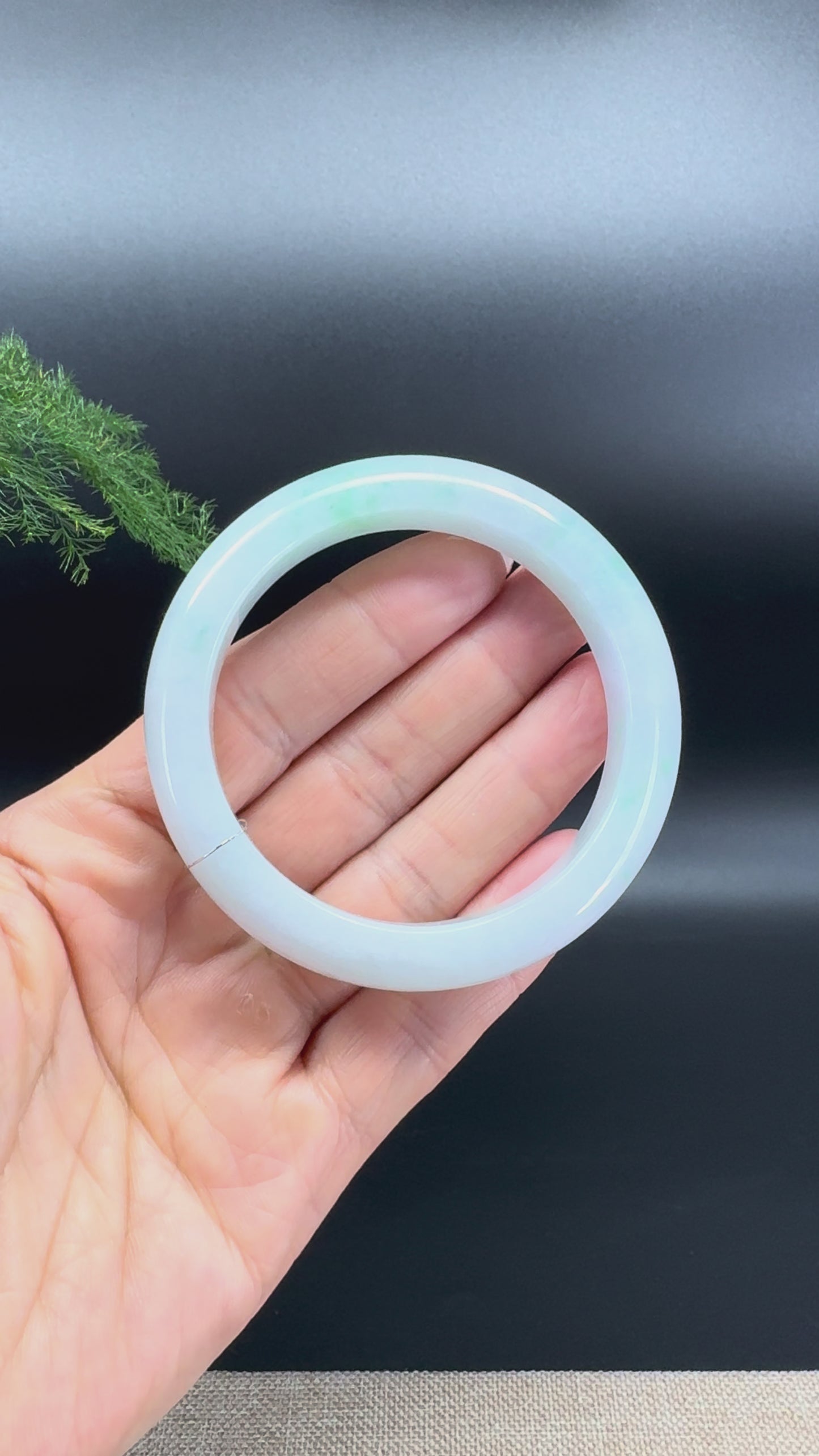 Load and play video in Gallery viewer, Genuine Burmese Green Jade Jadeite Bangle Bracelet (54.4mm)
