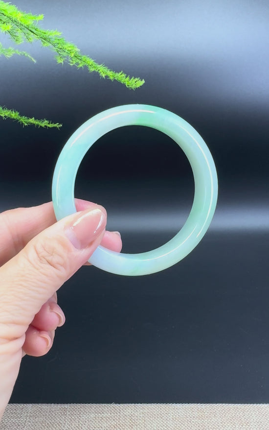 Load and play video in Gallery viewer, Genuine Burmese Green Jade Jadeite Bangle Bracelet ( 56.7mm )
